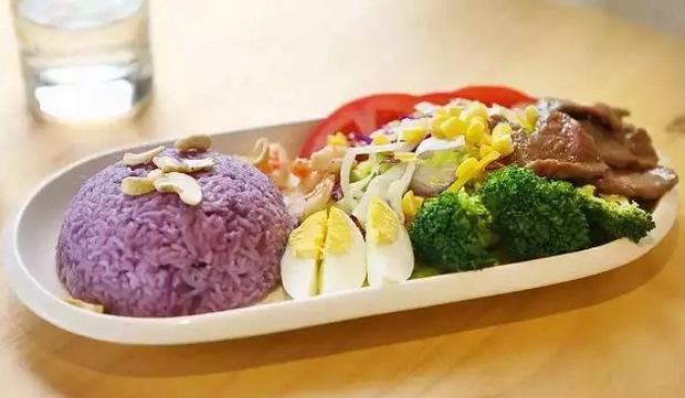 高端低價(jià)消費(fèi)均增長，餐飲差異化競爭成新戰(zhàn)場