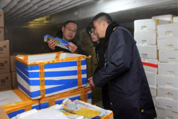 曝光丨 過期冷凍食品，涂改生產(chǎn)日期后繼續(xù)賣？