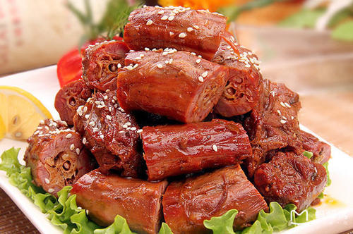 周黑鴨、絕味、煌上煌毛利率超30%，鴨脖生意到底多賺錢？