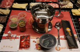 火鍋外賣送勺又送鍋不虧嗎？老板：開店就盈利，年入1個億