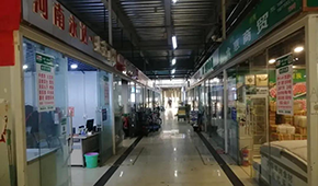 7成凍品商戶選擇“不返鄉(xiāng)”，萬(wàn)邦市場(chǎng)春節(jié)首次“閉市營(yíng)業(yè)”