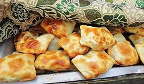 餐飲引領(lǐng)、生產(chǎn)接力，新疆風(fēng)味烤包子風(fēng)靡全國