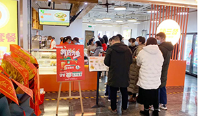 堂食餐飲全供預(yù)制菜，一年開6家店，這個品牌靠啥“嗨三餐”？