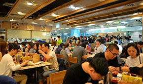 由守轉(zhuǎn)攻！餐飲業(yè)上半年裂變：著力下沉、裂變?nèi)珖?/>
                </div>
                <div   id=