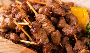 食尚是個輪回？迷你肉串走紅，東方甄選、大莊園、大希地、皓月等集體“擼小串”
